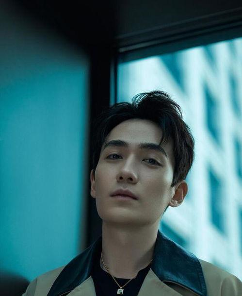 最新八卦爆料朱一龙图片,神秘美女引网友热议